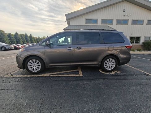 Used 2015 Toyota Sienna XLE AWD/4WD image 3