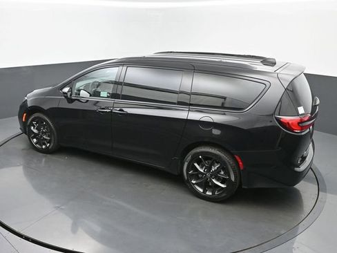 New 2026 Chrysler Pacifica Select w/ S Appearance Package image 41