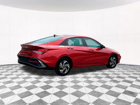 Used 2024 Hyundai Elantra SEL w/ Convenience Package image 12