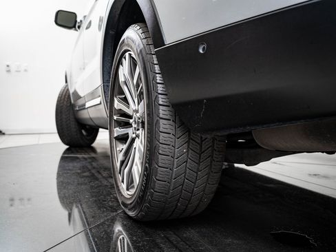 Used 2017 Ford Explorer Platinum image 52