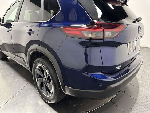 Used 2026 Nissan Rogue SV AWD/4WD image 10