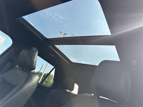 Used 2023 Ford Explorer ST-Line image 17