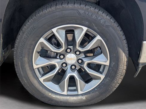 Used 2022 Chevrolet Silverado 1500 LT w/ Z71 Off-Road Package AWD/4WD image 39