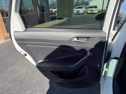 Used 2022 Volkswagen Jetta SE image 15