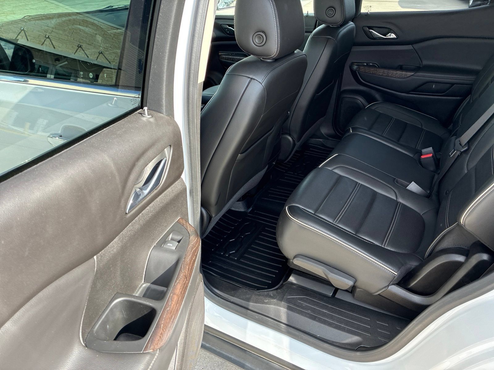 Used 2023 GMC Acadia Denali FWD image 17