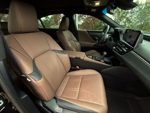 Used 2024 Lexus ES 350 Ultra Luxury w/ Accessory Package (Z2) image 13