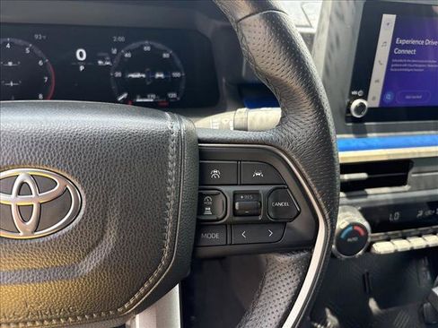 Certified 2025 Toyota Tacoma TRD Off-Road AWD/4WD image 19