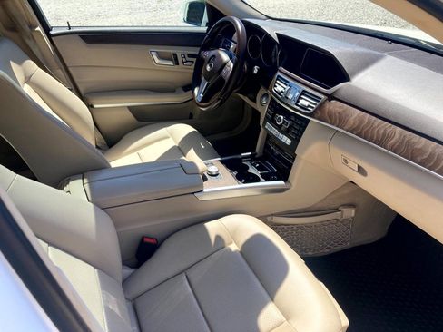 Used 2014 Mercedes-Benz E 350 4MATIC Wagon image 12