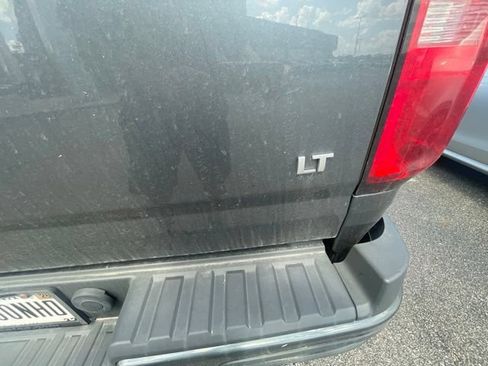 Used 2017 Chevrolet Colorado LT w/ LT Convenience Package RWD image 11