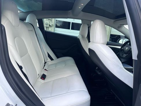 Used 2022 Tesla Model 3 Long Range AWD/4WD image 32
