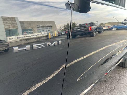 Used 2023 Dodge Durango R/T w/ Hemi Orange Plus Package image 19