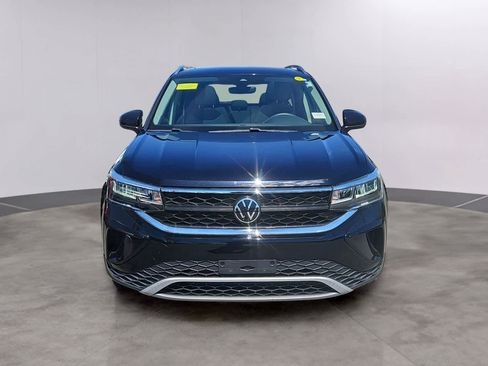 Used 2023 Volkswagen Taos SE AWD/4WD image 2