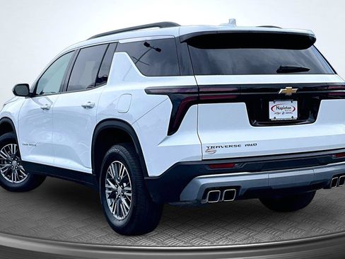 Used 2026 Chevrolet Traverse LT AWD/4WD image 13