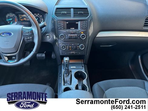 Used 2016 Ford Explorer XLT image 14