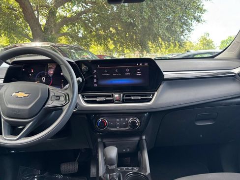 Used 2025 Chevrolet TrailBlazer LT FWD image 17