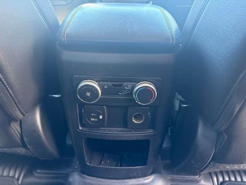 Used 2021 Ford Explorer XLT w/ Equipment Group 202A AWD/4WD image 31