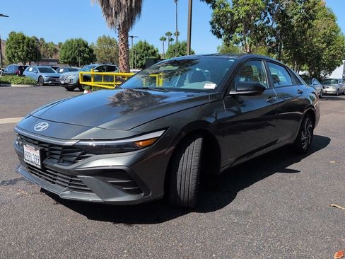 Certified 2025 Hyundai Elantra Sport FWD image 4