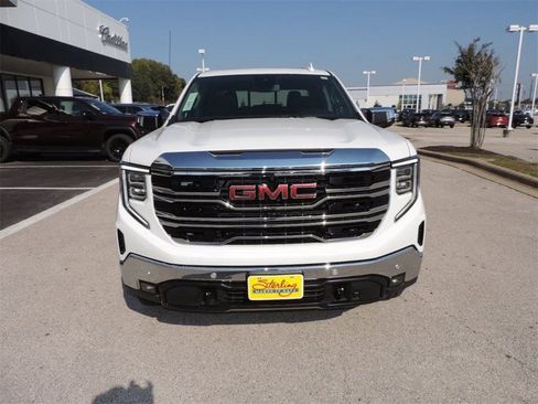 New 2026 GMC Sierra 1500 SLT image 2