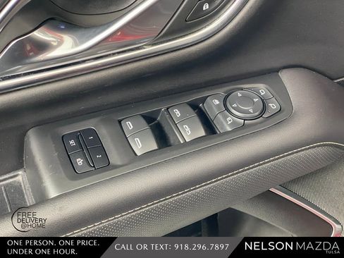 Used 2021 GMC Yukon SLT w/ SLT Premium Package image 19