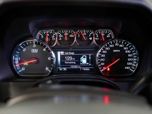 Used 2018 Chevrolet Suburban LT image 12