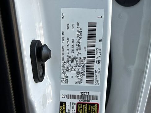 Used 2025 Toyota Tundra SR5 AWD/4WD image 27
