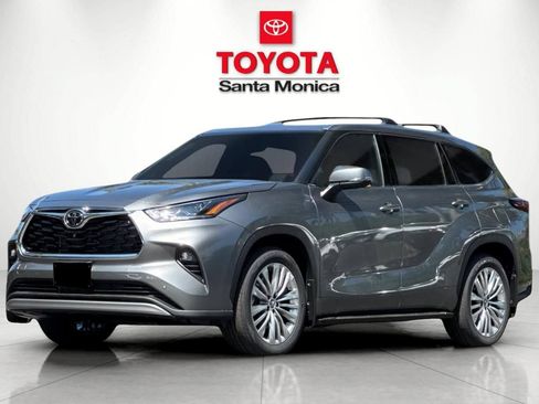 New 2026 Toyota Highlander Platinum AWD/4WD image 6