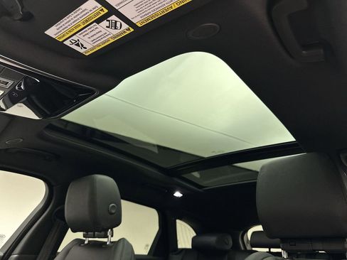 Certified 2024 Land Rover Range Rover Velar Dynamic SE image 8