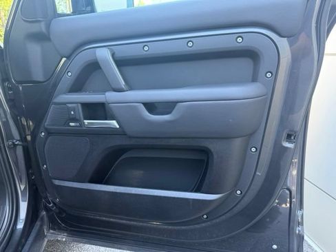 Used 2025 Land Rover Defender 110 X-Dynamic SE AWD/4WD image 46