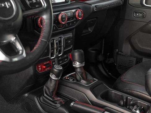 Used 2018 Jeep Wrangler Unlimited Rubicon AWD/4WD image 30