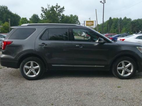 Used 2016 Ford Explorer XLT w/ Equipment Group 202A AWD/4WD image 3
