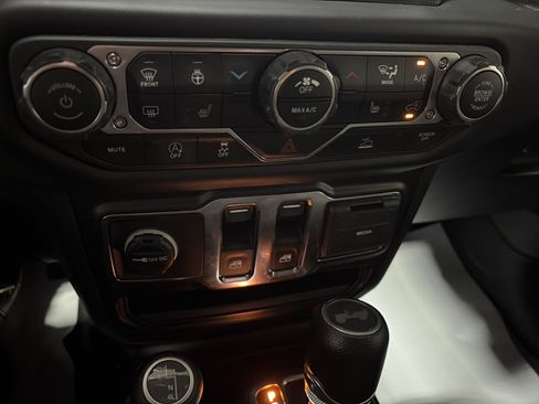 Used 2022 Jeep Wrangler Sport AWD/4WD image 20