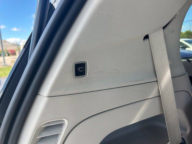 Used 2022 Chrysler Pacifica Touring-L FWD image 11