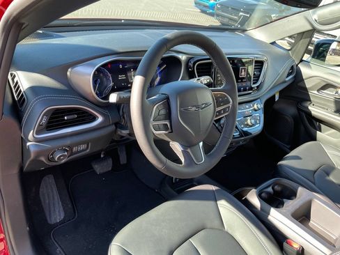 New 2026 Chrysler Pacifica Select AWD/4WD image 9