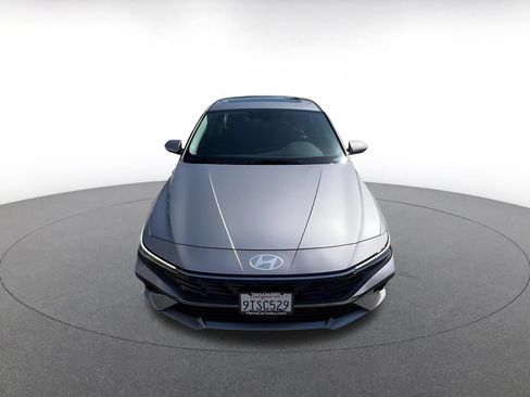 Used 2025 Hyundai Elantra Limited FWD image 4