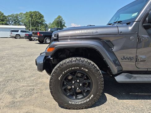 Used 2024 Jeep Gladiator Sport AWD/4WD image 34