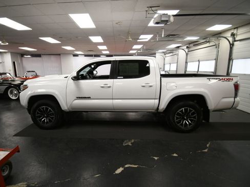 Used 2023 Toyota Tacoma TRD Sport w/ Advanced Technology Package AWD/4WD image 5