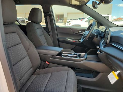 Used 2026 Chevrolet Equinox LT w/ Safety and Technology Package FWD image 18