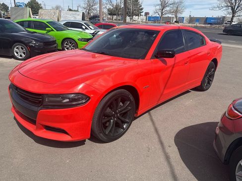Used 2018 Dodge Charger R/T w/ Blacktop Package RWD image 3
