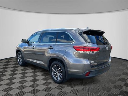 Used 2019 Toyota Highlander XLE image 7