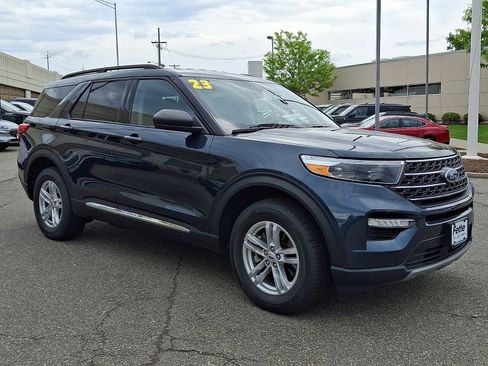 Used 2023 Ford Explorer XLT w/ Equipment Group 202A AWD/4WD image 3