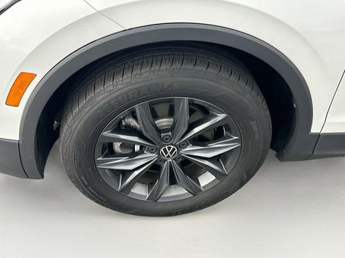Used 2023 Volkswagen Tiguan SE w/ Panoramic Sunroof Package image 11
