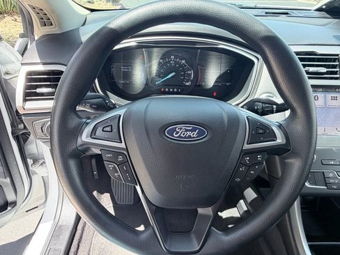 Used 2019 Ford Fusion SE FWD image 14