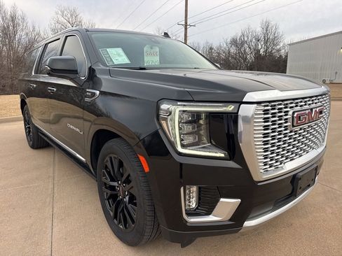 Used 2022 GMC Yukon XL Denali image 7