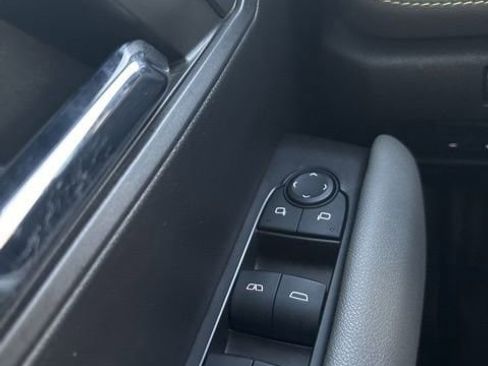 Used 2024 Chevrolet Colorado ZR2 w/ Technology Package image 23