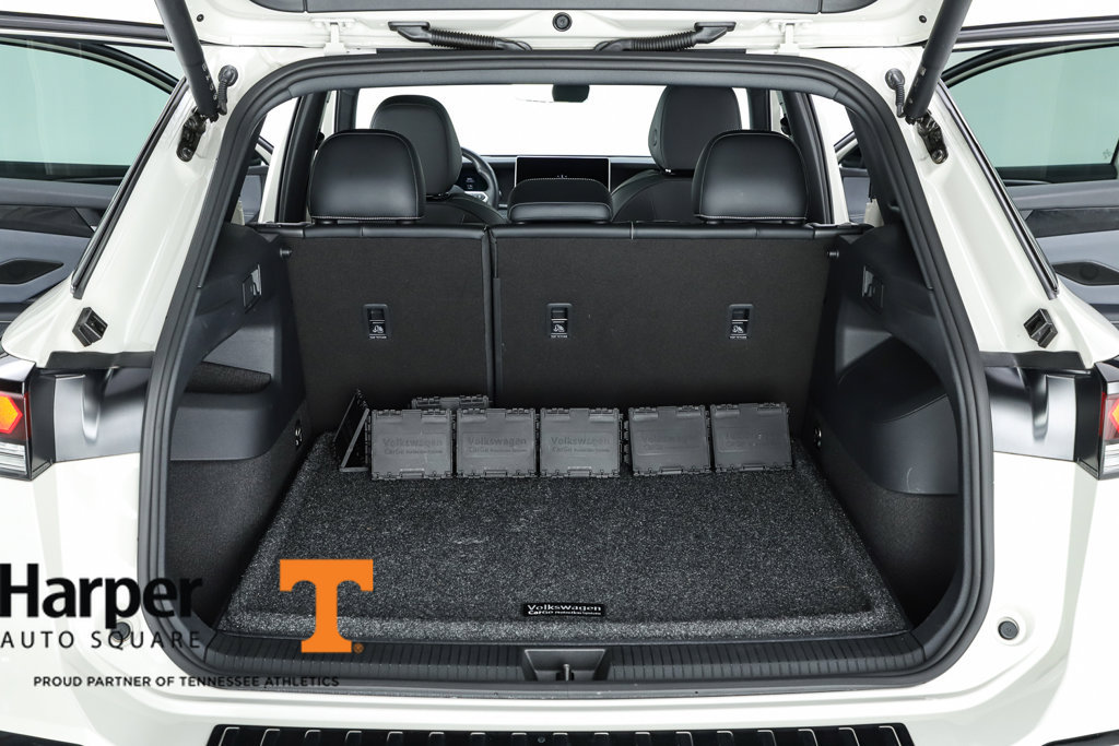 Used 2025 Volkswagen Tiguan SE R-Line FWD image 29