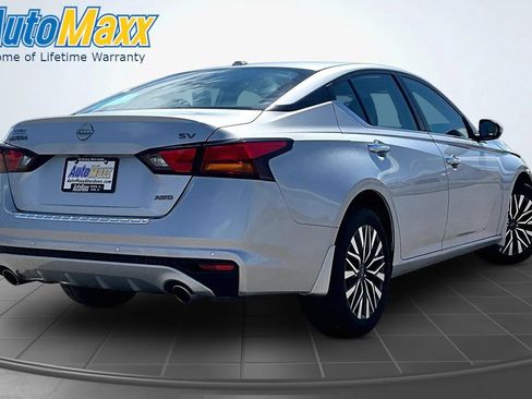 Used 2023 Nissan Altima 2.5 SV w/ SV Premium Package AWD/4WD image 9