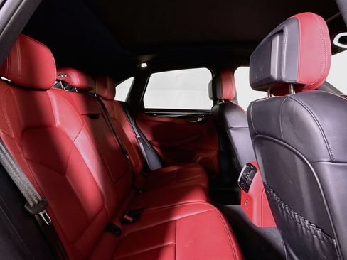Certified 2025 Porsche Macan AWD/4WD image 19