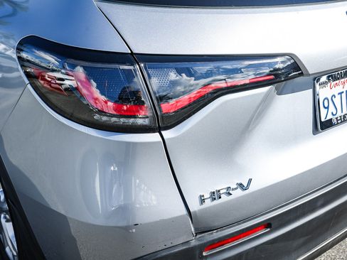 Used 2025 Honda HR-V LX image 8