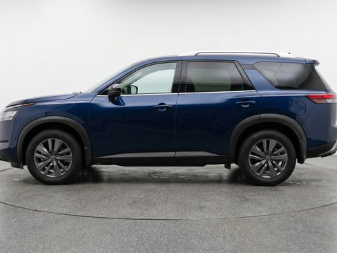 Used 2025 Nissan Pathfinder SV image 5