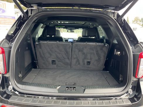 Used 2022 Ford Explorer ST w/ ST Street Pack image 8